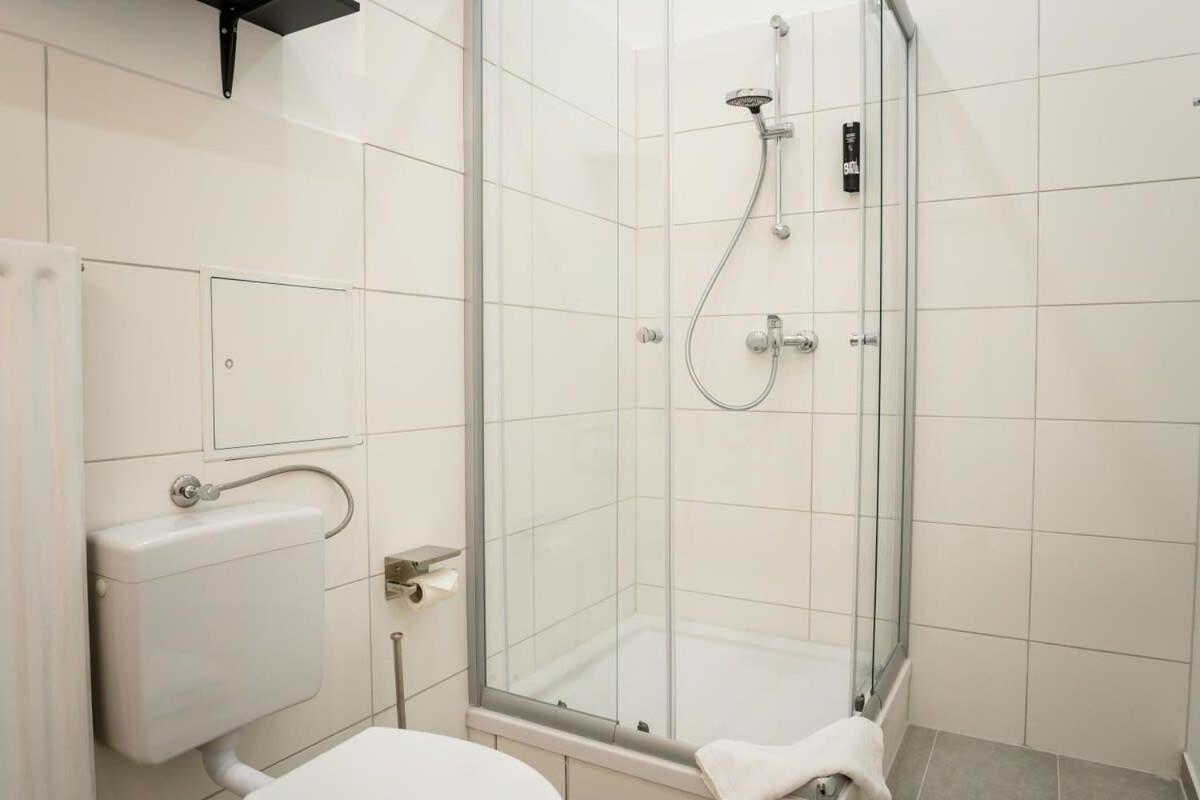 Spacious 3Br Plus Ac Self Check-In Street Parking Berlino Esterno foto